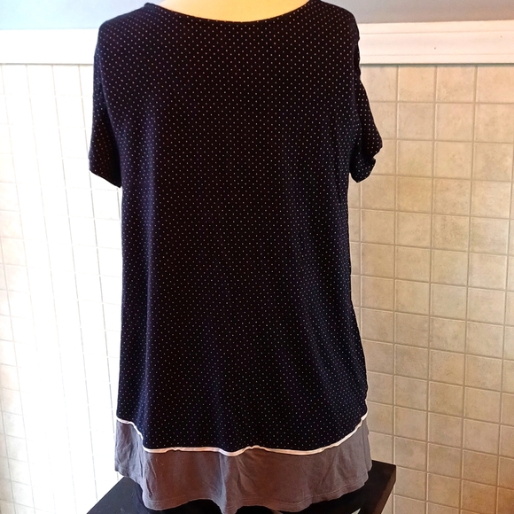 Vera Wang navy t shirt - Picture 2 of 4